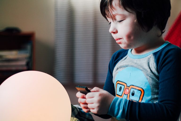 autism-using-a-soothing-led-light-for-bedtime