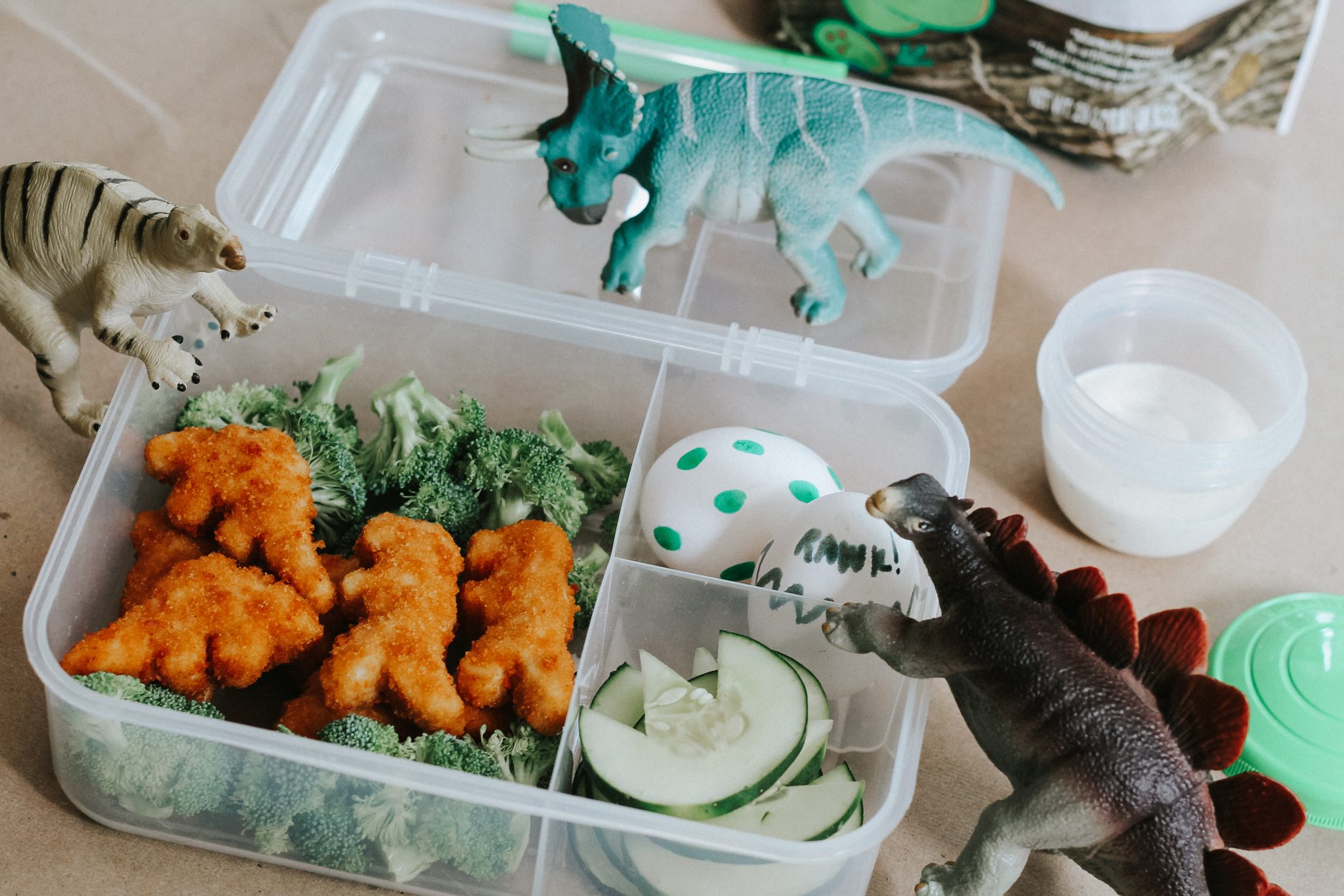SO MANY dinosaur - themed lunch ideas! #dinosaur #lunchideas #kidsfood