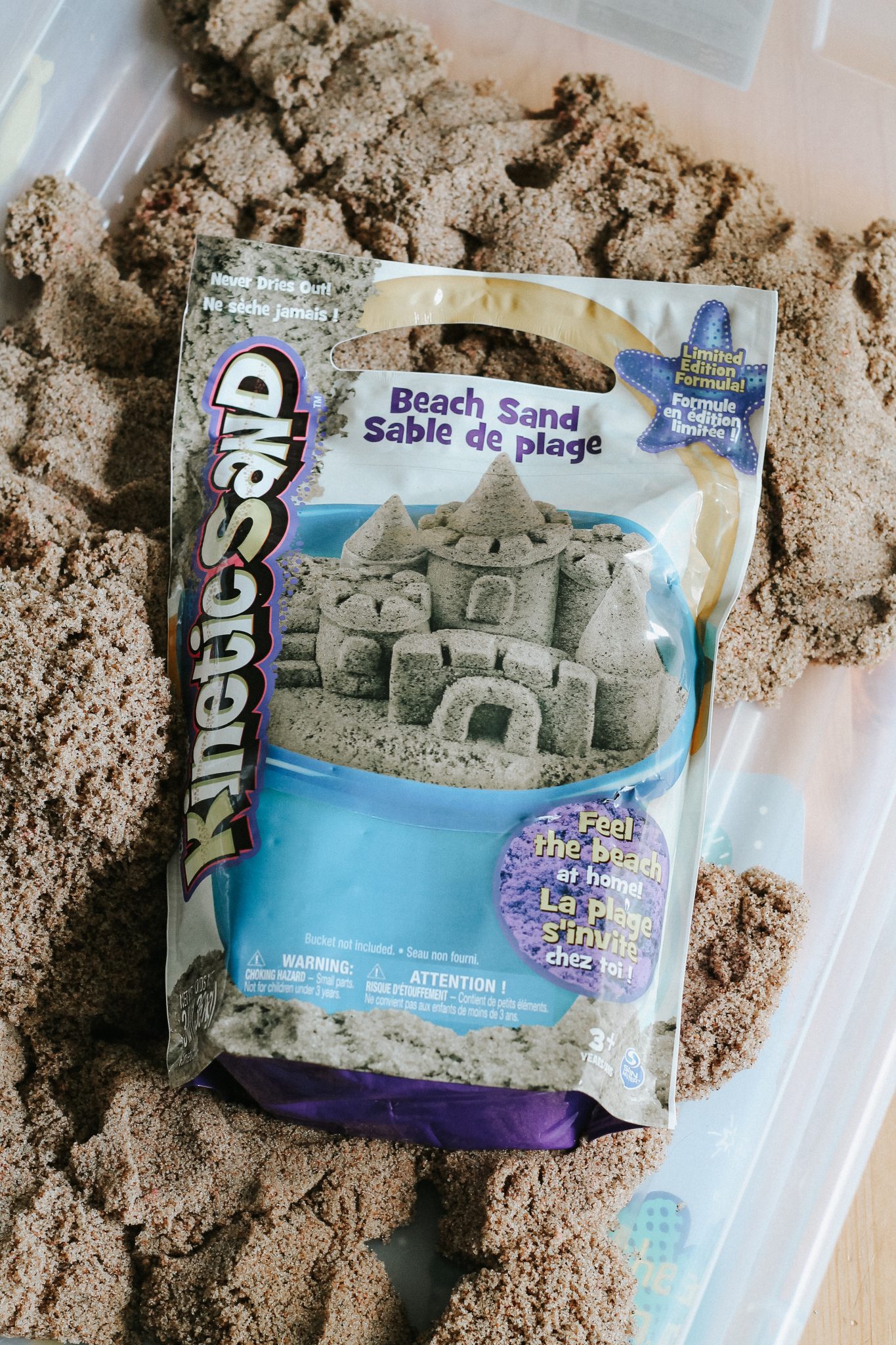 Beach Kinetic Sand & Shell Sensory Bin